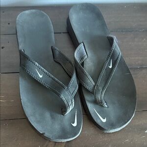 Nike women’s  black Flip Flops